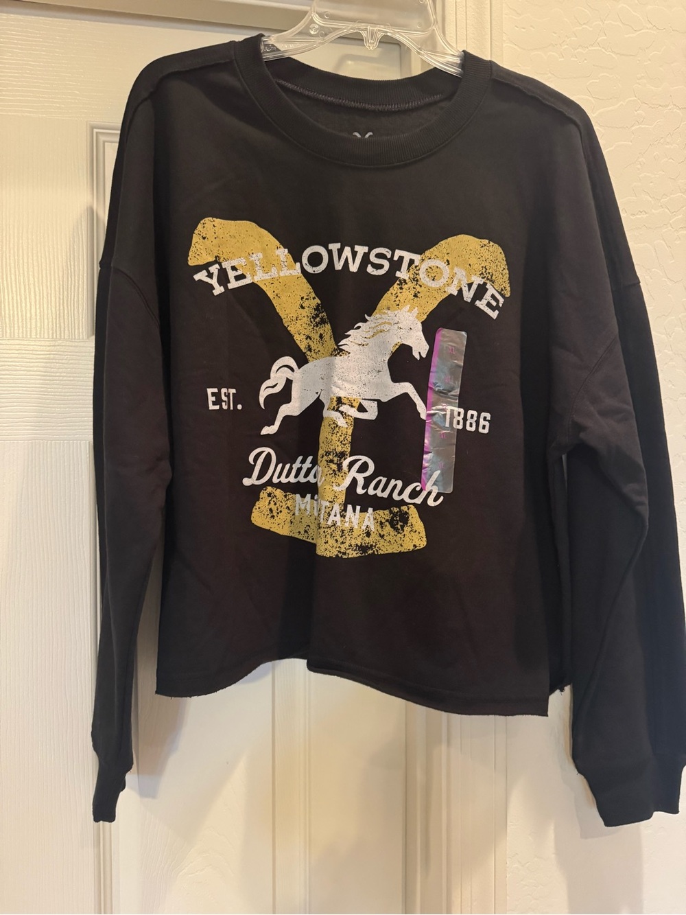 NWOT Yellowstone Dutton Ranch branded black Montana sweatshirt women’s size XL
